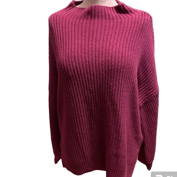 Cupcakes and Cashmere, Large burgundy pull over Sweater. - Picture 1 of 7